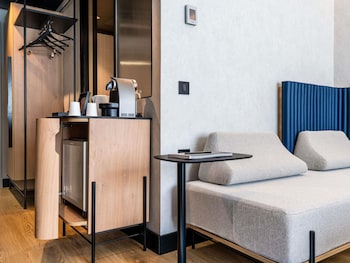 Executive Room, 1 Queen Bed (Deluxe Building)