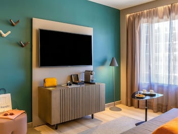 Junior Suite, 1 Queen Bed (in Plaza Building)