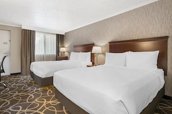 Standard Room, 2 Queen Beds, Non Smoking, Refrigerator & Microwave (Pet Friendly)