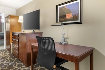 Standard Room, 2 Queen Beds, Non Smoking, Refrigerator & Microwave (Pet Friendly)