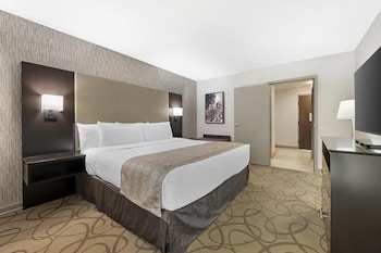 Suite, 1 King Bed, Non Smoking, Balcony (Separate Living Room)
