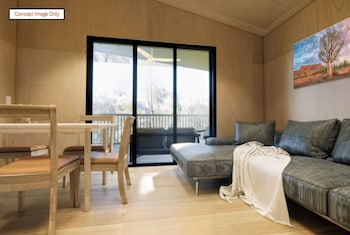 Deluxe 2 Bedroom cabin - S4 - Accessible