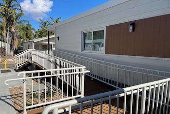 Deluxe 2 Bedroom cabin - S4 - Accessible
