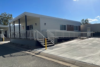 Deluxe 2 Bedroom cabin - S4 - Accessible