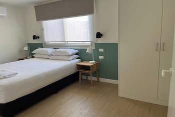 Deluxe 2 Bedroom cabin - S4 - Accessible