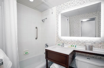 Suite, 1 King Bed, Mobility Accessible (Accessible Tub)