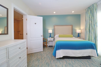 Suite, 1 Queen Bed with Sofa bed (Sunday)