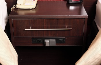 Standard Room, 1 King Bed, Accessible (Smoke Free)