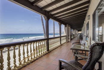 Suite, up to 3 beds, Kitchen, Ocean View(Beachfront Two Bedroom Suite)