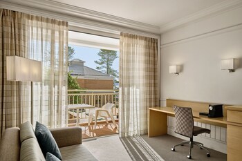 Standard Room, 1 King Bed, Balcony