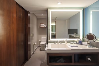 Classic Room, 1 King Bed, Club Lounge Access (Chapultepec Park View)