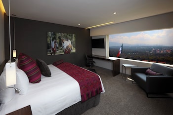 Classic Room, 1 King Bed (Executive Floor)