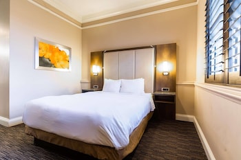 Room, 1 Queen Bed, Non Smoking (Petite)