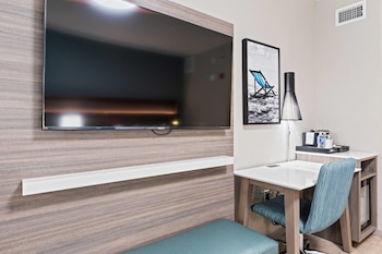 Room, 2 Queen Beds, Accessible, Non Smoking