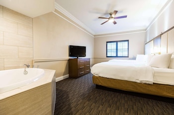 Suite, 2 Queen Beds, Non Smoking (Soaker Tub)