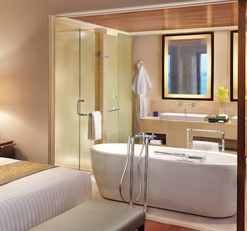 Deluxe Ocean View Suites