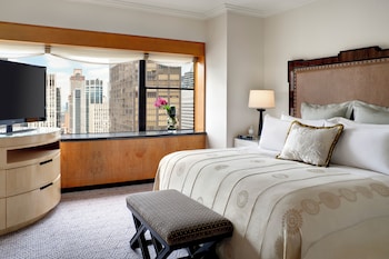 Executive Suite, 1 King Bed, Accessible, Tower