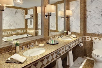 Executive Suite, 1 King Bed, Accessible, Tower