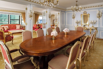 Suite (Imperial)