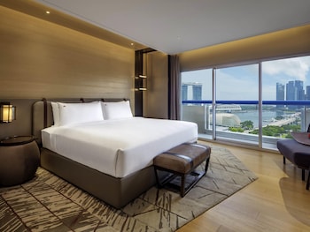 Swiss Marina Bay, 1 King, High Floor, Balcony, Marina Bay View
