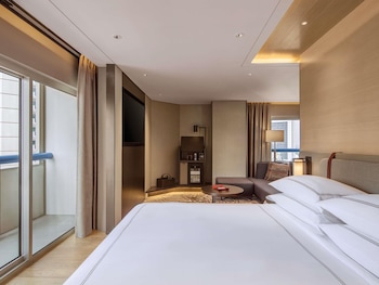 Signature Suite, 1 King, 2 Balconies, City View