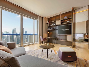 Crest Suite, 1 King, L65 Lounge Access, High Floor, 2 Balconies, Panoramic View