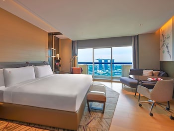 Executive Prestige Marina Bay, 1 King, L65 Lounge Access, High Floor, Balcony, Marina Bay View