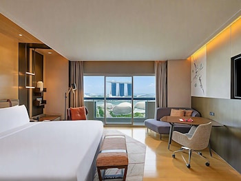 Premier Prestige Marina Bay, 1 King, Balcony, Marina Bay View