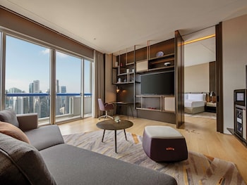 Crest Suite Marina Bay, 1 King, L65 Lounge Access, High Floor, 2 Balconies, Marina Bay View