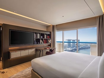 Suite, 1 King Bed, Club Lounge Access