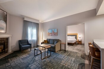 Deluxe Suite, 1 King Bed, Non Smoking