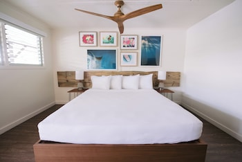 Room, 1 King Bed, Poolside