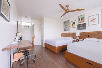 Peaceful 2 Double Beds Room