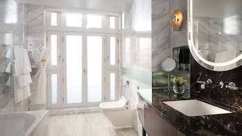 Junior Suite, 1 King Bed (Hyde Park)