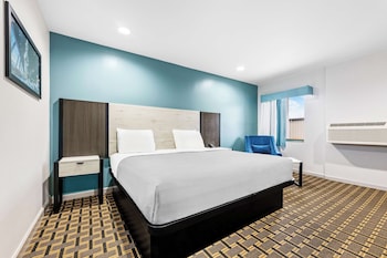 Standard Room, 1 King Bed, Non Smoking, Refrigerator & Microwave