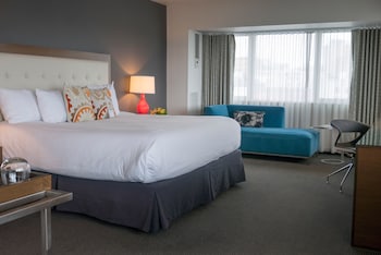 Superior Room, 1 King Bed, Mountain View (Corner King)