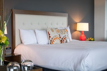 Superior Room, 1 King Bed, Mountain View (Corner King)