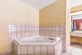 Superior Room, 1 King Bed, Non Smoking, Jetted Tub