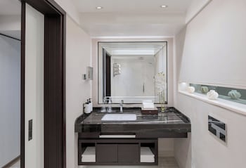 Room, 2 Queen Beds, Non Smoking, Balcony (Top Floor, Sunset View)