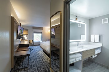 Standard Room, 1 King Bed