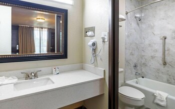 Suite, 1 King Bed with Sofa bed, Non Smoking