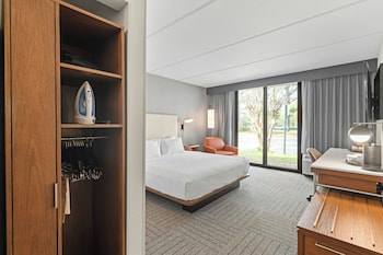 Suite, 1 Bedroom, Hearing Accessible (Mobility Accessible with Bathtub)