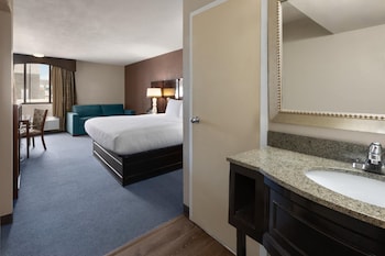 Suite, 1 King Bed, Non Smoking