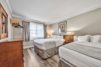 Deluxe Suite, 2 Bedrooms, Poolside