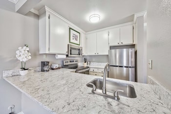 Deluxe Suite, 1 Bedroom, Poolside