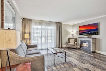 Deluxe Suite, 1 Bedroom, Poolside