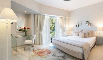 Deluxe Suite with Corner Balcony and Lycabettus Hill View