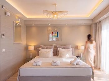 Deluxe Suite with Corner Balcony and Panoramic Acropolis View
