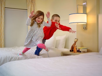 One Bedroom Suite, 2 Queens