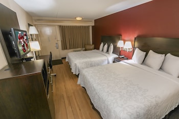 Deluxe Room, 2 Queen Beds (Smoke Free)